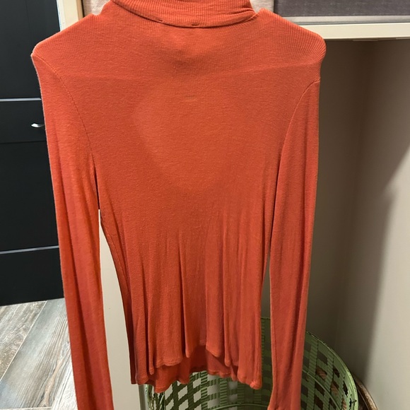 VENUS Rust Cutout Long Sleeve Top - Picture 3 of 4